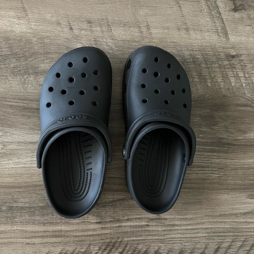 Unisex M(7) W(9) Matte Black Crocs